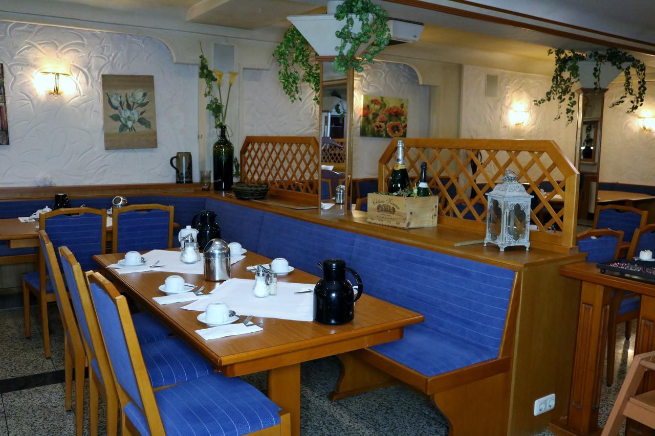 Hotel Zur Rebe ホーホハイム・アム・マイン エクステリア 写真